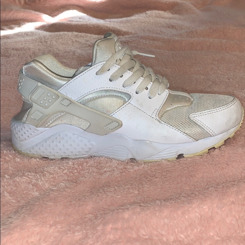 Nike Air Huarche Triple White